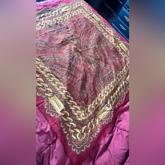 Vintage Chanel Scarf - Paisley & Chain motif - Picture 11 of 12